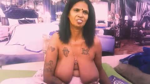 sexyva4u2luv online show from October 26, 2025, 1:33 am