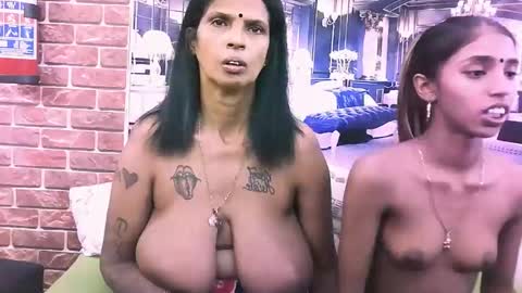 sexyva4u2luv online show from November 10, 2025, 8:46 am