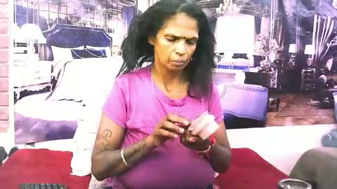 sexyva4u2luv online show from November 19, 2025, 10:48 am