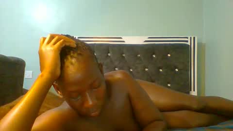 VIVIAN online show from February 15, 2025, 3:17 pm