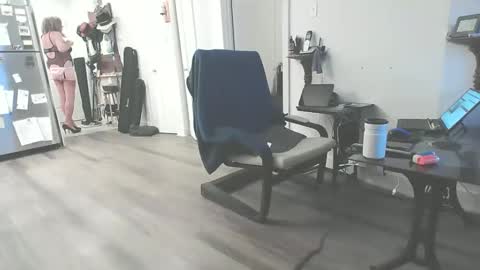 CD    Jeanne online show from December 17, 2025, 8:42 am