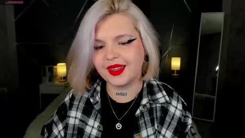 Lana online show from November 10, 2025, 8:13 am