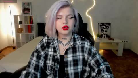 Lana online show from November 11, 2025, 7:41 am