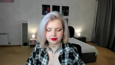 Lana online show from November 12, 2025, 1:39 am