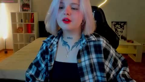 Lana online show from November 22, 2025, 1:37 am