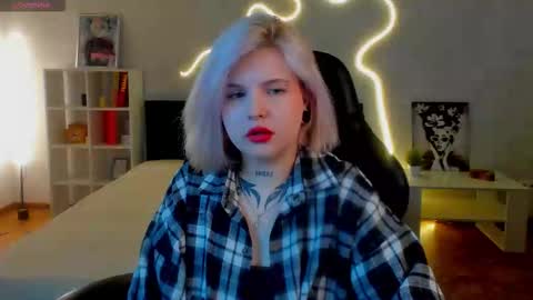 Lana online show from November 23, 2025, 1:38 am