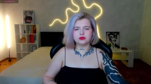 Lana online show from November 30, 2025, 1:53 am