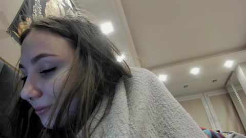 shadow_raffi online show from December 18, 2024, 2:49 pm