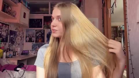 shaecatalina online show from April 17, 2026, 9:56 am