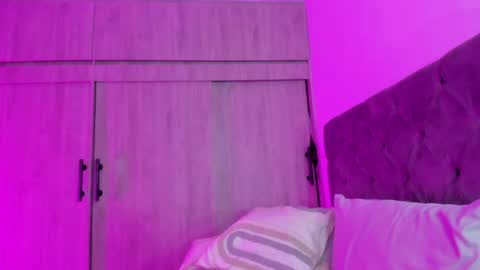 Snapshot of shaina_vasquez chatting on May 6, 2026, 1:03 am Shaina Vasquez online show from May 6, 2026, 1:03 am