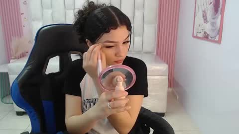 Shalon  online show from September 17, 2025, 1:02 pm