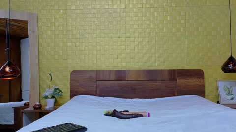 Catalina online show from December 20, 2024, 7:39 pm