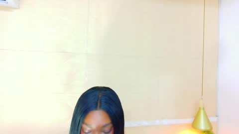 Catalina online show from November 19, 2025, 9:15 pm