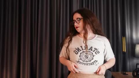 Maya3 online show from October 22, 2025, 11:43 am