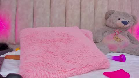 Shanel online show from December 1, 2024, 4:29 pm