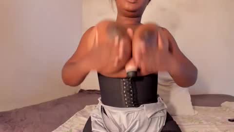 Snapshot of shaniblack chatting on October 11, 2025, 12:15 pm Danna online show from October 11, 2025, 12:15 pm