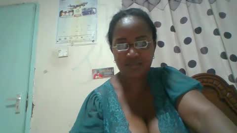 Snapshot of shanice_joy chatting on December 1, 2025, 4:12 pm Joy online show from December 1, 2025, 4:12 pm