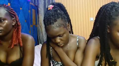 Shaniz online show from November 25, 2025, 3:34 pm