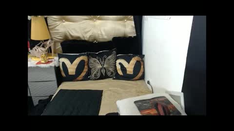 shanleehotcreammy online show from December 16, 2025, 11:43 pm