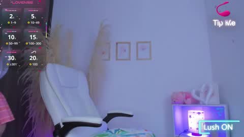 Snapshot of shannel_moss__ chatting on October 5, 2025, 11:13 pm online show from October 5, 2025, 11:13 pm