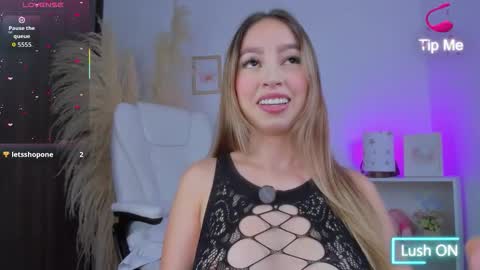 Snapshot of shannel_moss__ chatting on October 16, 2025, 11:50 pm online show from October 16, 2025, 11:50 pm