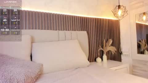 SHANON online show from November 12, 2025, 7:46 pm