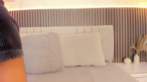 SHANON online show from November 18, 2025, 7:07 pm