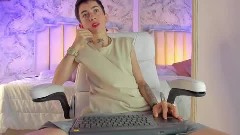 Snapshot of shantal_thompson21 chatting on May 16, 2026, 4:09 am Shantal online show from May 16, 2026, 4:09 am