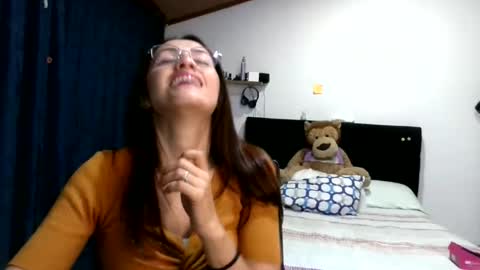 shantaldumont online show from December 4, 2025, 4:22 am