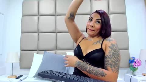 shantalltorres online show from October 4, 2025, 11:19 am