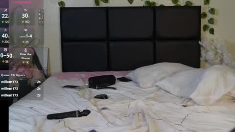 shanty_hugs online show from January 26, 2025, 9:51 pm