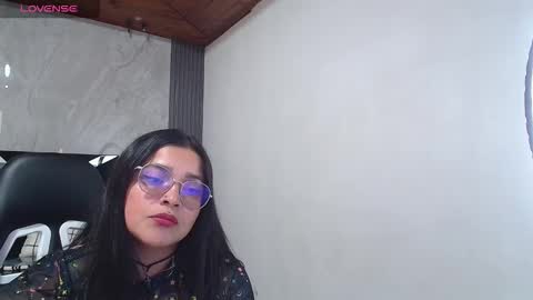 Shantall online show from October 20, 2025, 8:20 pm