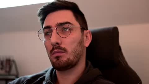 frenchy boy online show from December 5, 2024, 12:22 pm