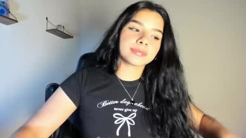 Snapshot of shara_jones chatting on November 17, 2025, 5:02 am Sara online show from November 17, 2025, 5:02 am