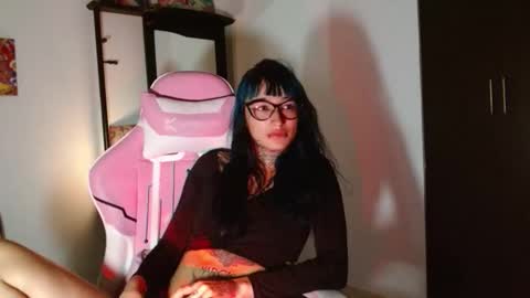 Snapshot of sharaross1 chatting on October 18, 2025, 1:30 am sharaross1 online show from October 18, 2025, 1:30 am