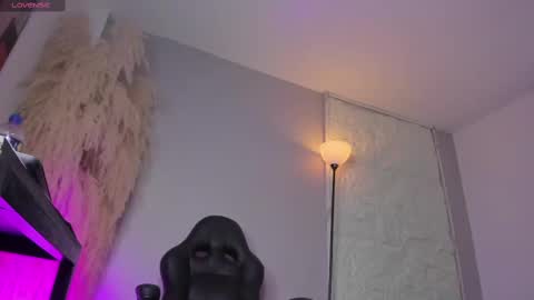 sharick lovee    online show from October 8, 2025, 9:01 pm