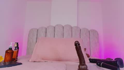 Sharlott online show from February 6, 2026, 11:57 am