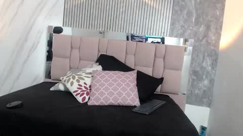 Snapshot of sharlotte__jones chatting on November 9, 2025, 12:14 pm Sara online show from November 9, 2025, 12:14 pm