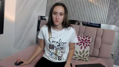 Snapshot of sharlotte__jones chatting on November 21, 2025, 11:31 am Sara online show from November 21, 2025, 11:31 am