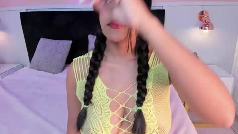 sharoll_og online show from November 25, 2025, 3:50 am