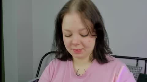 Snapshot of sharon_coxxx chatting on May 19, 2026, 5:25 am Sharon online show from May 19, 2026, 5:25 am