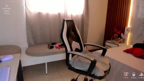 SASHA BLOOM online show from November 26, 2025, 4:41 pm