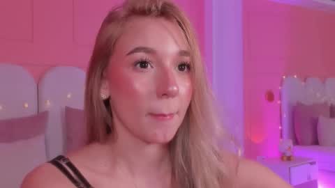 Snapshot of shatall_rouge chatting on February 22, 2026, 6:13 am Shantall online show from February 22, 2026, 6:13 am