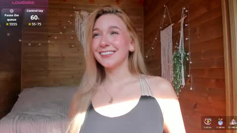 Snapshot of shatall_rouge chatting on March 25, 2026, 8:48 pm Shantall online show from March 25, 2026, 8:48 pm