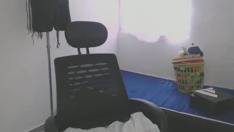 Shayna online show from April 4, 2026, 4:04 pm