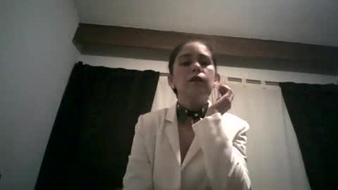 Shazmyn28 online show from May 3, 2026, 5:13 am