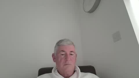 Snapshot of she52 chatting on April 18, 2026, 6:45 pm she52 online show from April 18, 2026, 6:45 pm