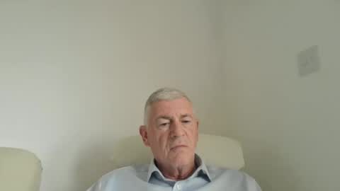 Snapshot of she52 chatting on May 19, 2026, 12:11 pm she52 online show from May 19, 2026, 12:11 pm