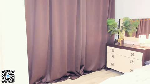 Snapshot of sheenaeast chatting on December 26, 2024, 1:10 pm Violet online show from December 26, 2024, 1:10 pm