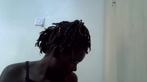 Snapshot of shees_sweet chatting on May 12, 2026, 1:08 pm shees_sweet online show from May 12, 2026, 1:08 pm